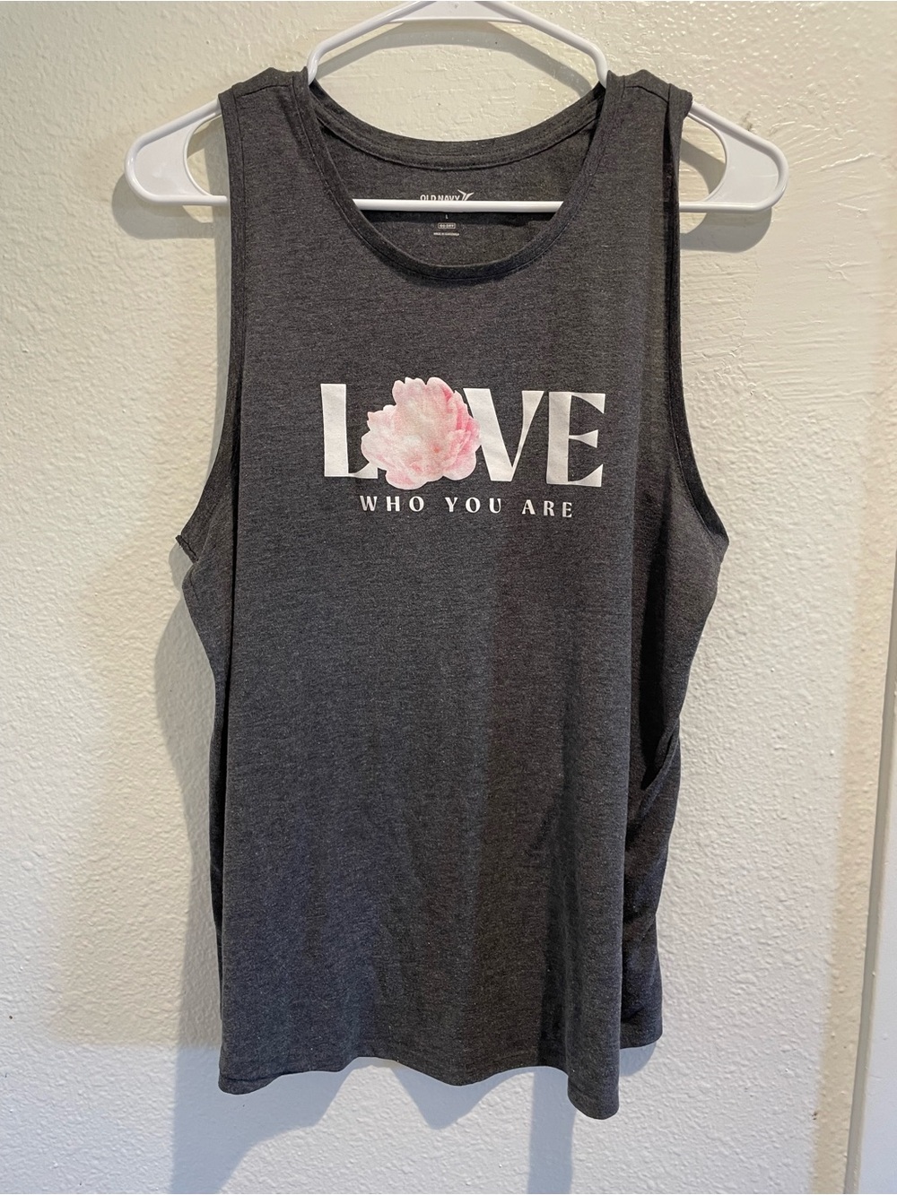🌸 Old Navy Go-Dry "Love Who You Are" Muscle Tank L 🌸